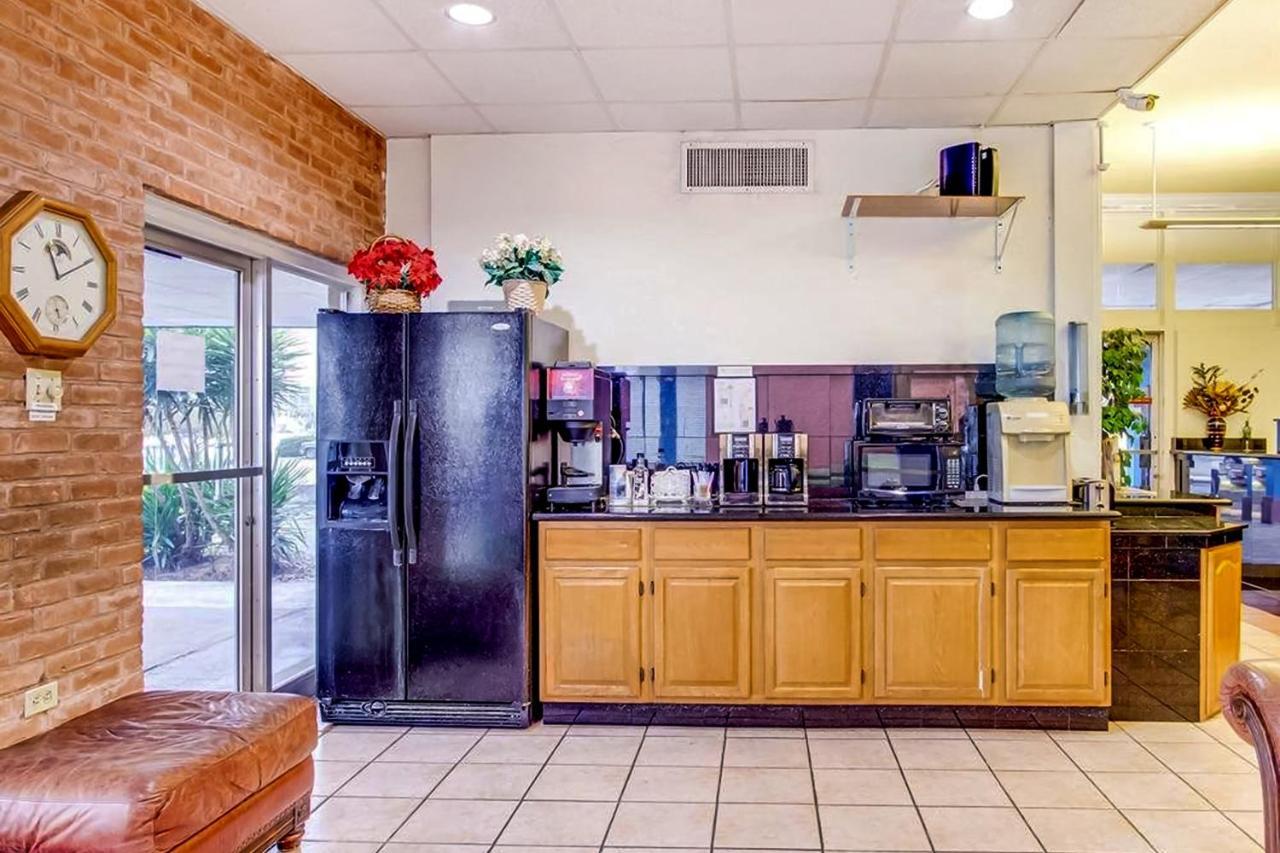 Americas Best Value Inn San Antonio Airport South Extérieur photo